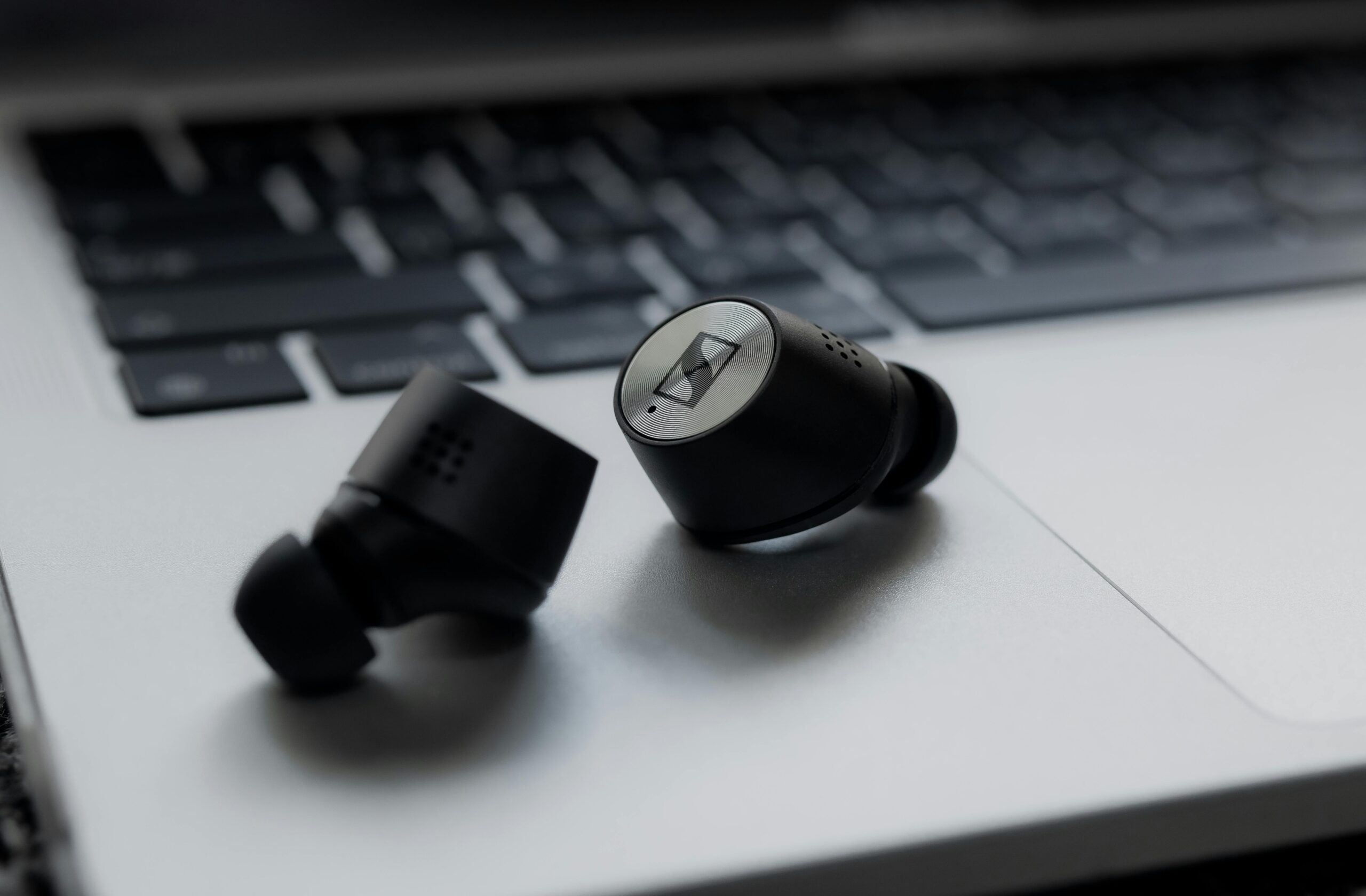 Bluetooth headphones connected to a Windows laptop but no sound output