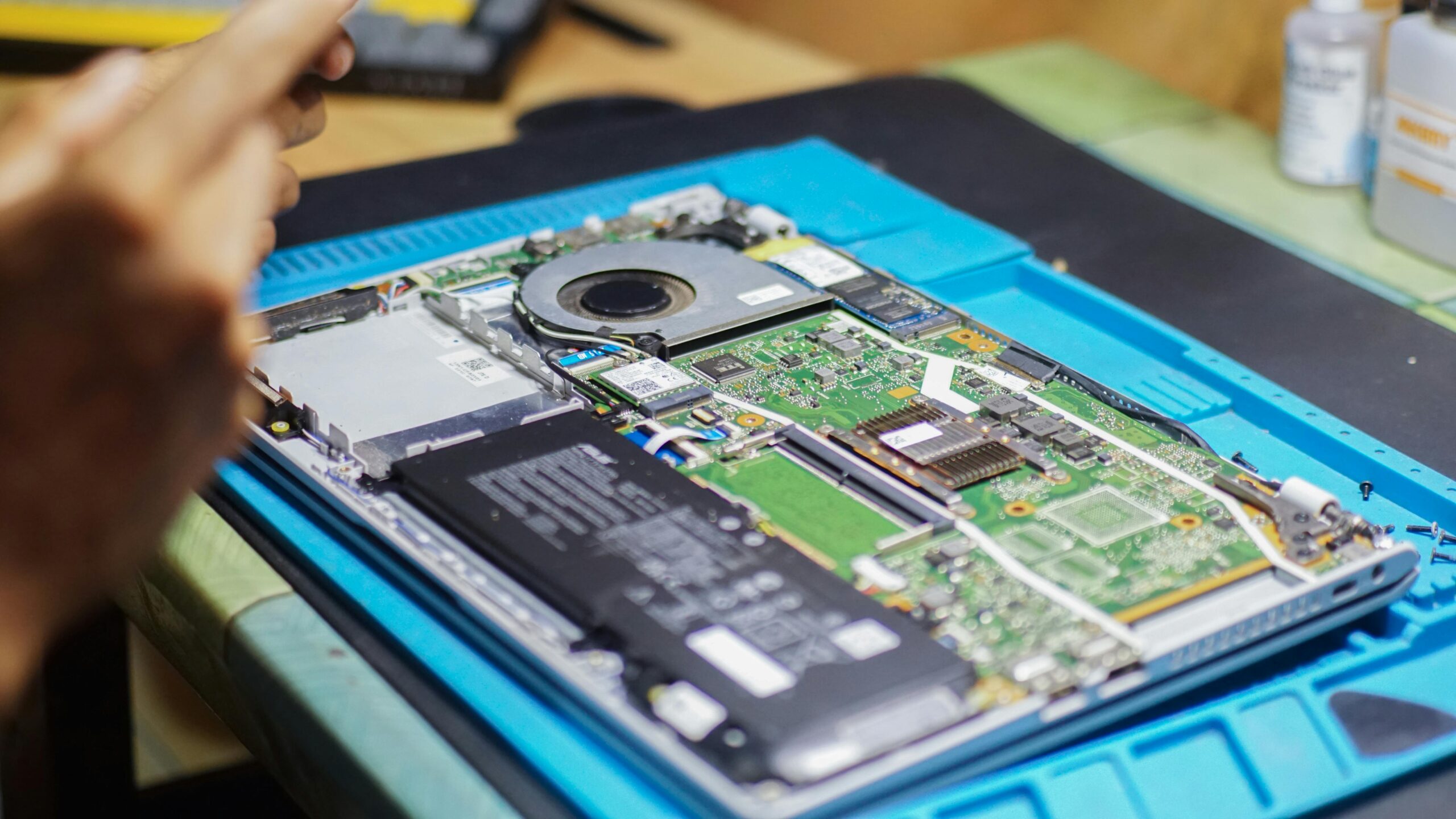 swollen laptop battery pushing up trackpad